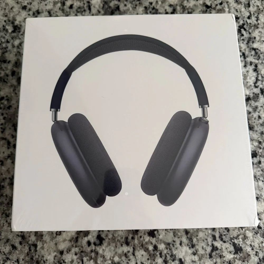 Apple AirPods Max with Smart Case - Space Gray Over-Ear Headphones